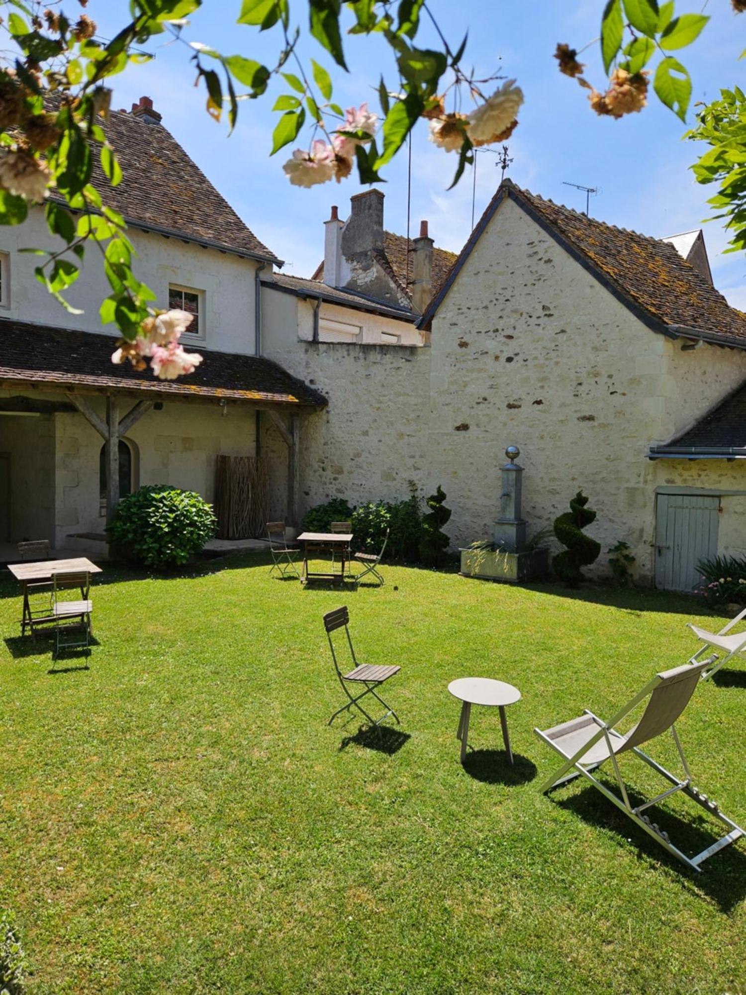 Logis Hotel Restaurant Relais De La Mothe Yzeures-sur-Creuse Ngoại thất bức ảnh