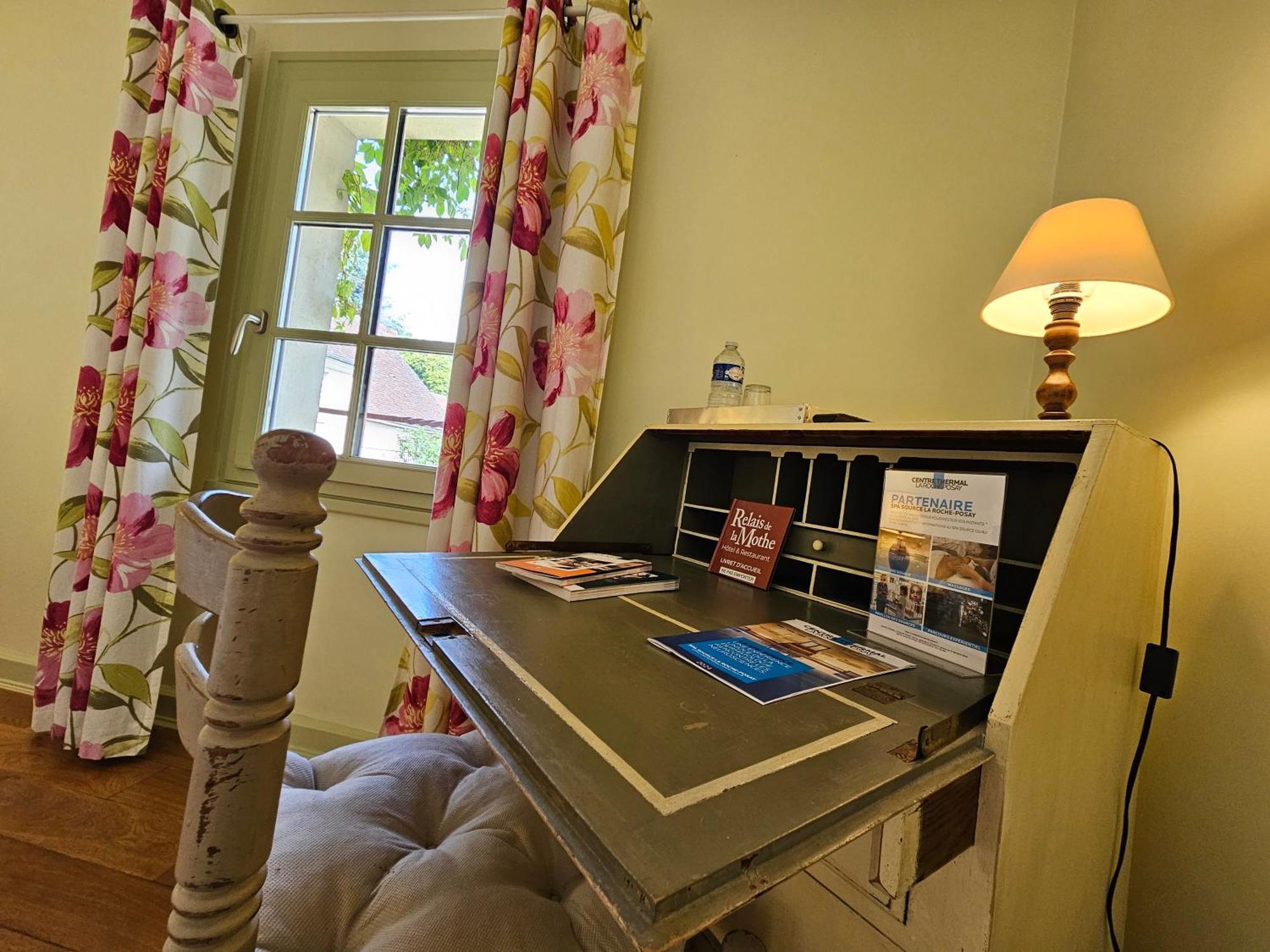 Logis Hotel Restaurant Relais De La Mothe Yzeures-sur-Creuse Ngoại thất bức ảnh