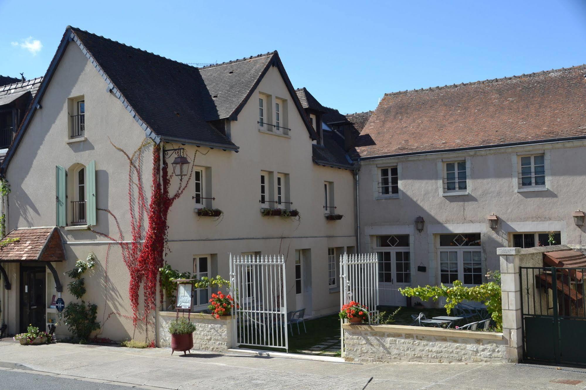 Logis Hotel Restaurant Relais De La Mothe Yzeures-sur-Creuse Ngoại thất bức ảnh